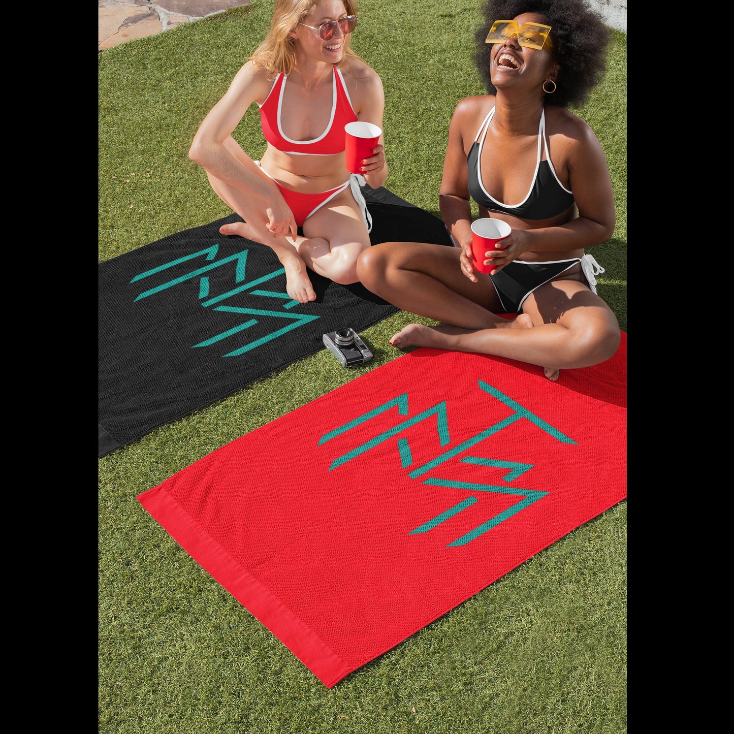 COMFY BEACH TOWEL - Eye-Catching And Trendy Summer Essential - Soft And Absorbent For Maximum Comfort And Convenience